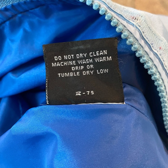 Orvis,Size M, Light Blue, windbreaker with lining, lots of Velcro enclosures - Picture 5 of 16